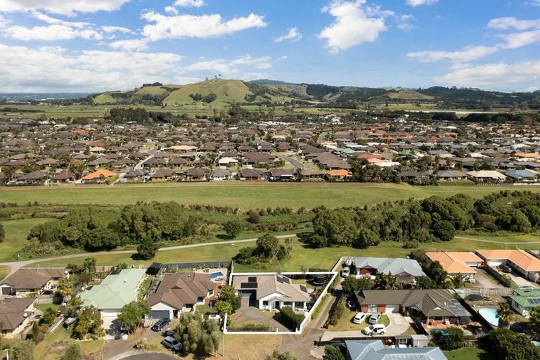 Photo of property in 75 Corinth Grove, Papamoa Beach, Papamoa, 3118