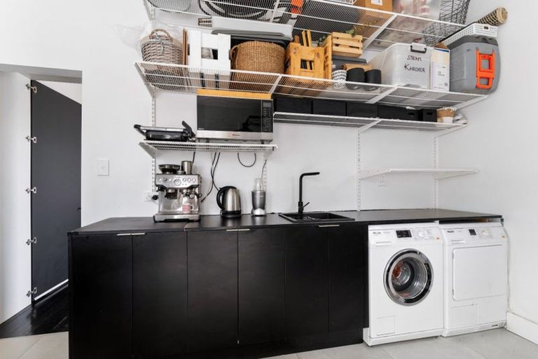 Photo of property in 250 Main Street, Greytown, 5712