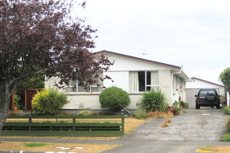 Photo of property in 33 Tacoma Drive, Totara Park, Upper Hutt, 5018