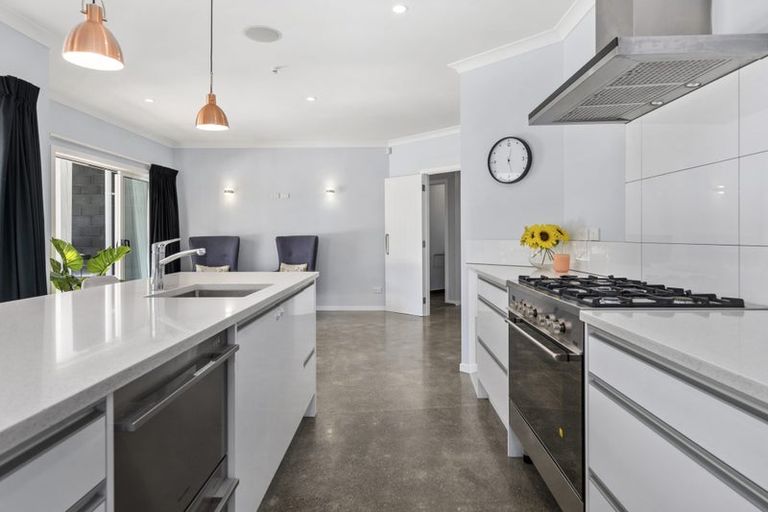 Photo of property in 15 Maple Grove, Acacia Bay, Taupo, 3385