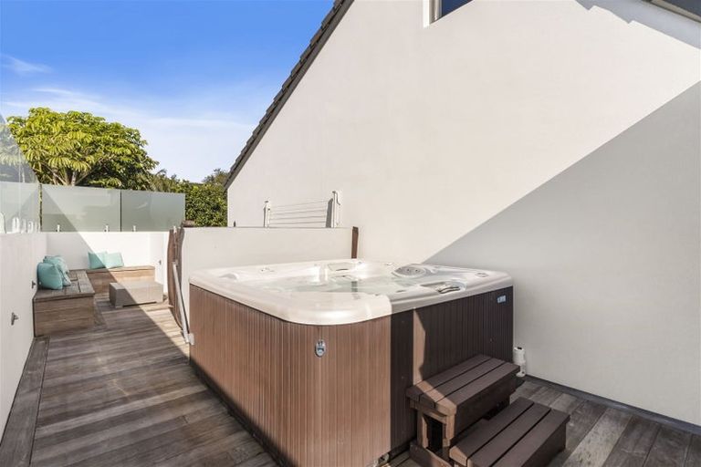 Photo of property in 40 Takutai Avenue, Bucklands Beach, Auckland, 2012