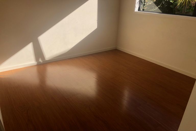 Photo of property in 5 Angeline Place, Massey, Auckland, 0614