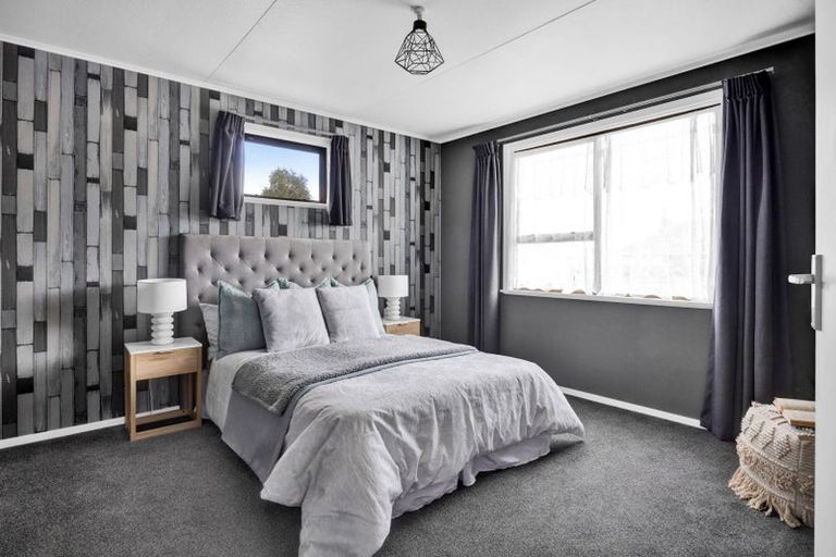 Photo of property in 14 Karaka Street, Merrilands, New Plymouth, 4312