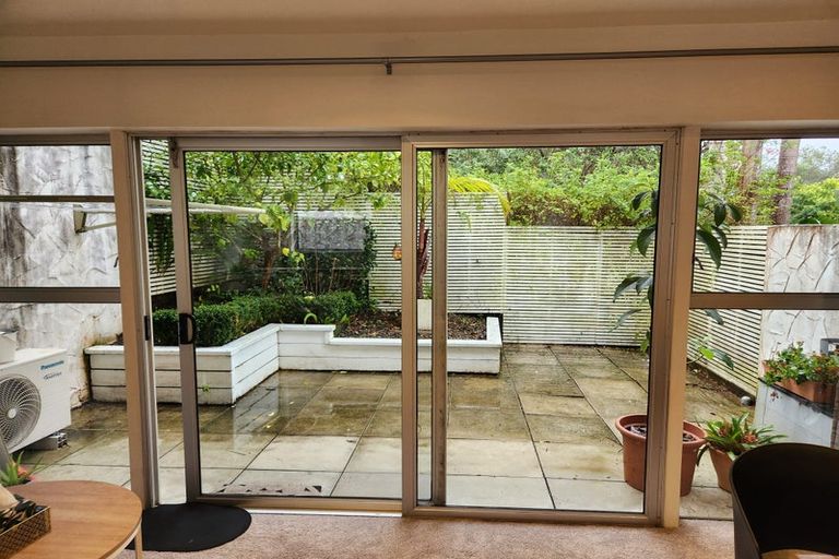 Photo of property in 1/20 Maritime Terrace, Birkenhead, Auckland, 0626