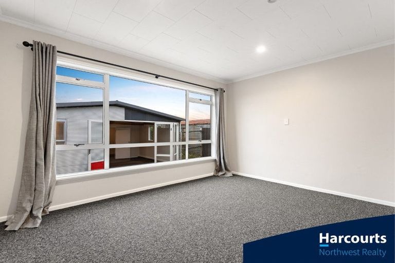 Photo of property in 188 Waimumu Road, Massey, Auckland, 0614