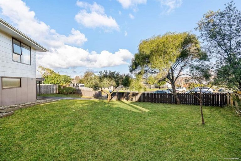 Photo of property in 15 Kayle Glen, West Harbour, Auckland, 0618