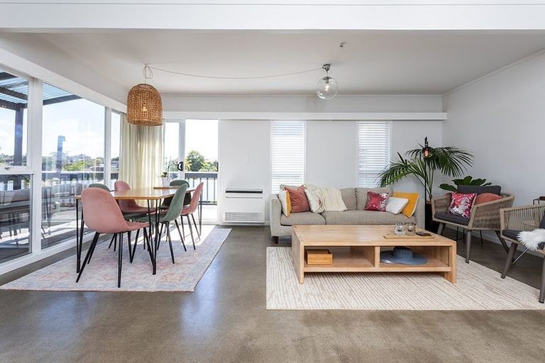 Photo of property in 1/23 Hart Road, Hauraki, Auckland, 0622