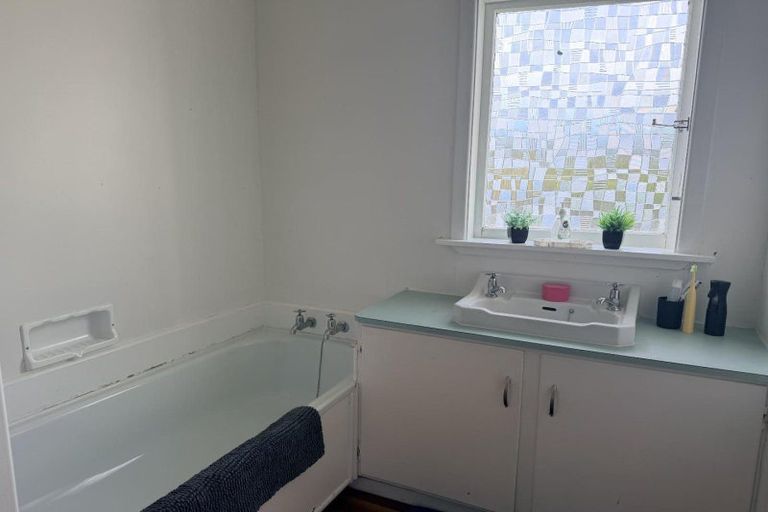 Photo of property in 5 Trafalgar Street, Westown, New Plymouth, 4310