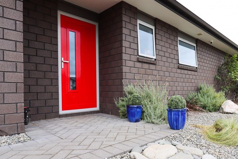 Photo of property in 1 Routhan Way, Carterton, 5713