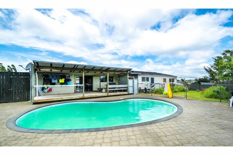 Photo of property in 56 Makora Road, Massey, Auckland, 0614
