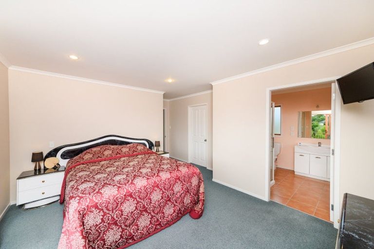 Photo of property in 12 Silkwood Place, Fitzherbert, Palmerston North, 4410