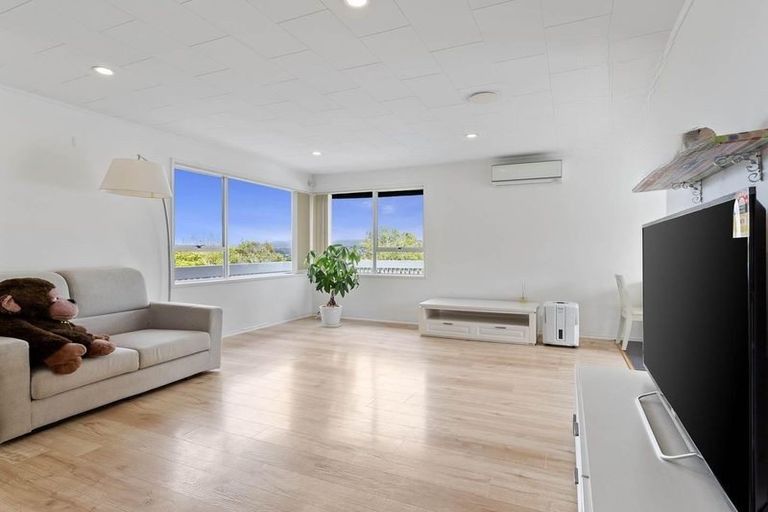 Photo of property in 8 Skyla Place, Massey, Auckland, 0614