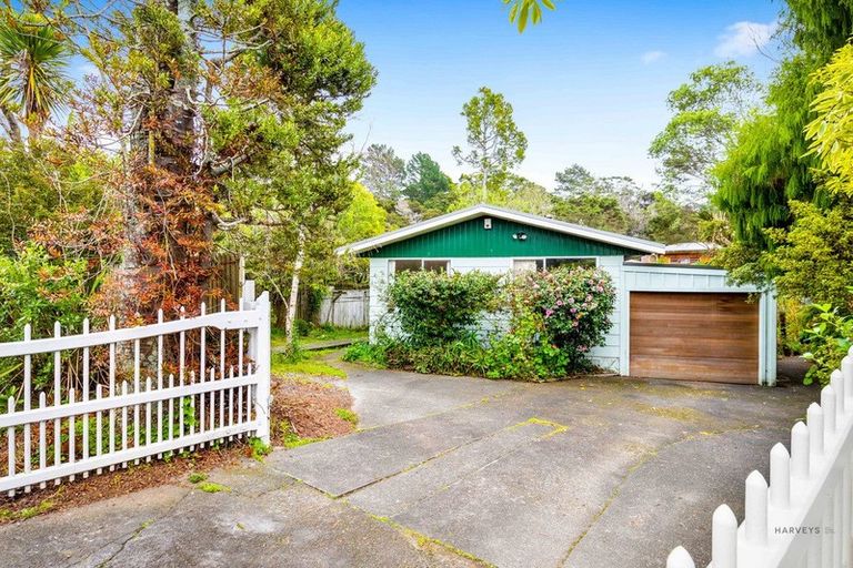 Photo of property in 29 Onedin Place, Titirangi, Auckland, 0604