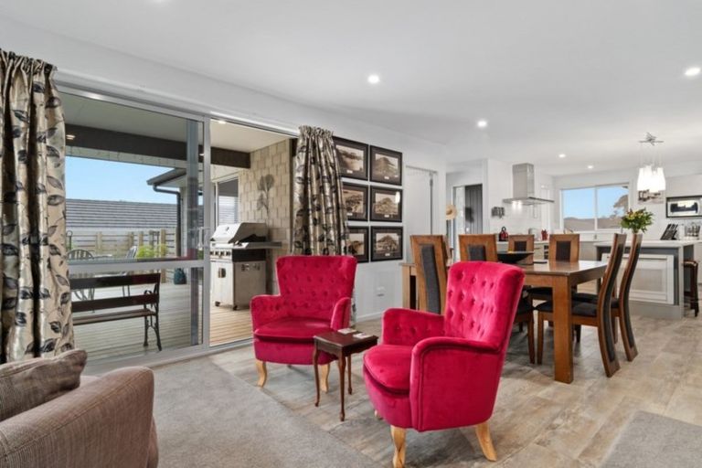 Photo of property in 4 Madeleine Place, Omokoroa, 3114