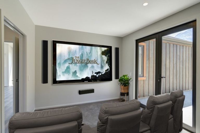 Photo of property in 16 Kinross Lane, Jacks Point, Queenstown, 9371