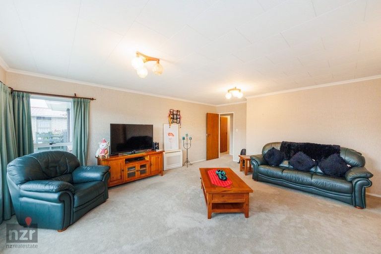 Photo of property in 4 Chertsey Court, Roslyn, Palmerston North, 4414