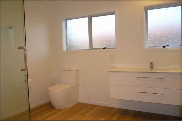 Photo of property in 2/109 Glenmore Road, Sunnyhills, Auckland, 2010