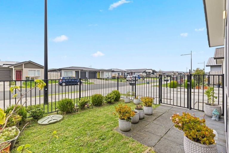 Photo of property in 22 Kapowai Boulevard, Takanini, 2112