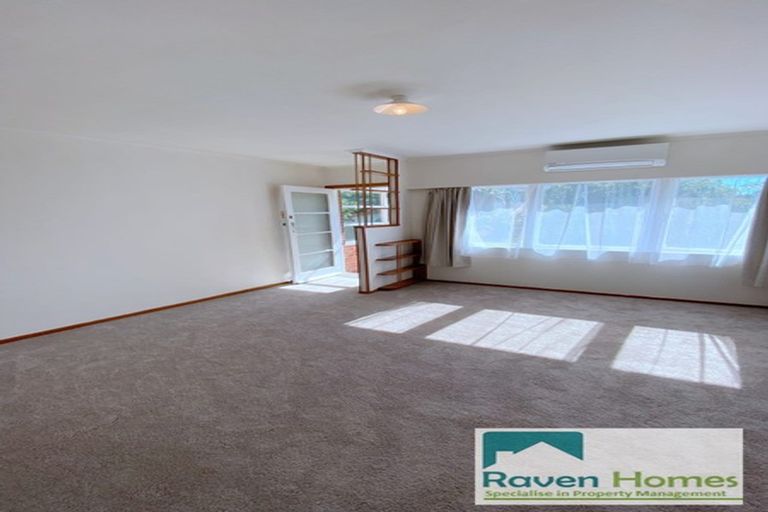 Photo of property in 136 Onewa Road, Northcote, Auckland, 0627