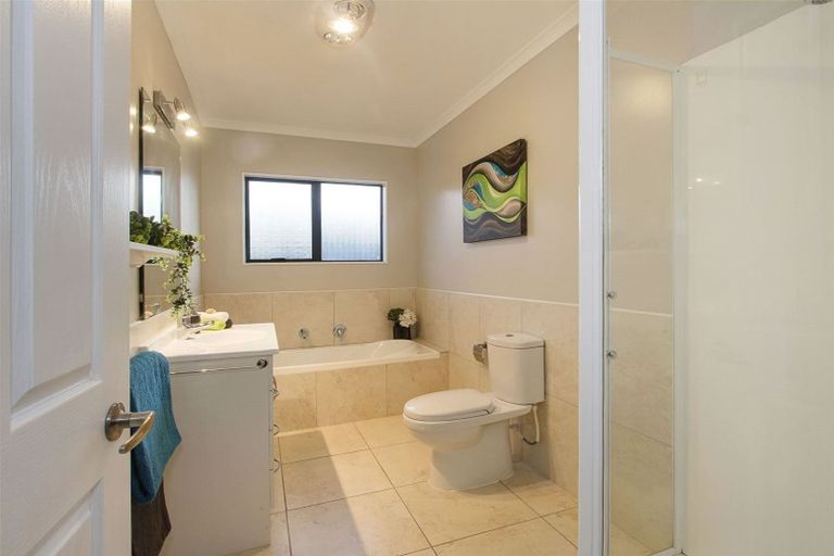 Photo of property in 25 Cape Vista Crescent, Pukekohe, 2120