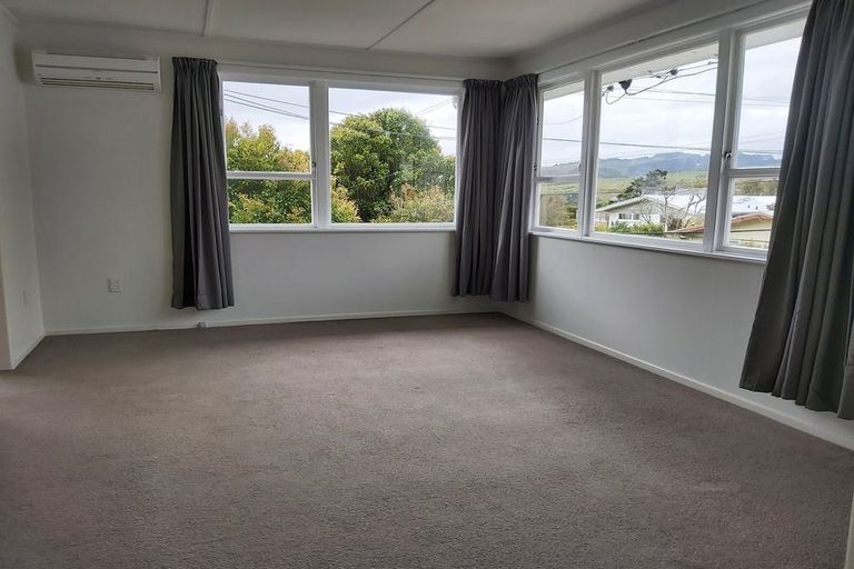 Photo of property in 92 Beazley Avenue, Paparangi, Wellington, 6037