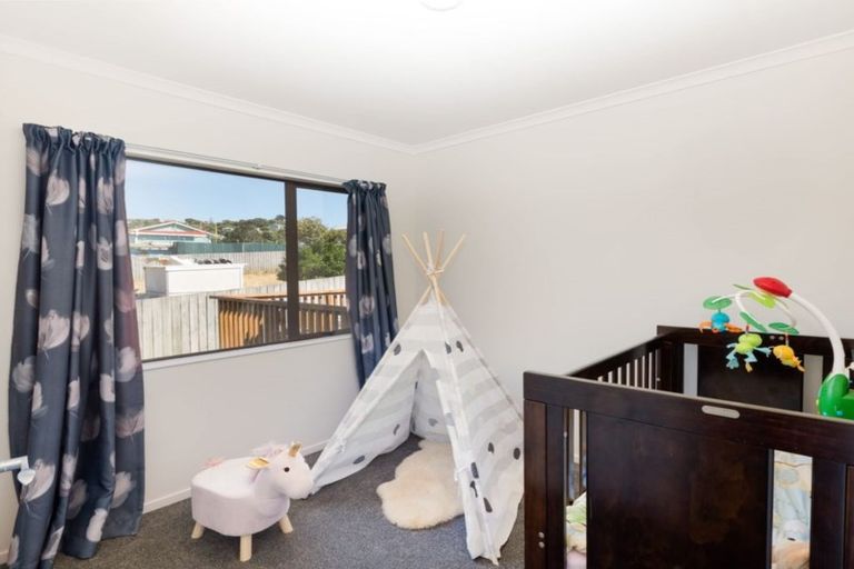 Photo of property in 59a Whanga Crescent, Titahi Bay, Porirua, 5022