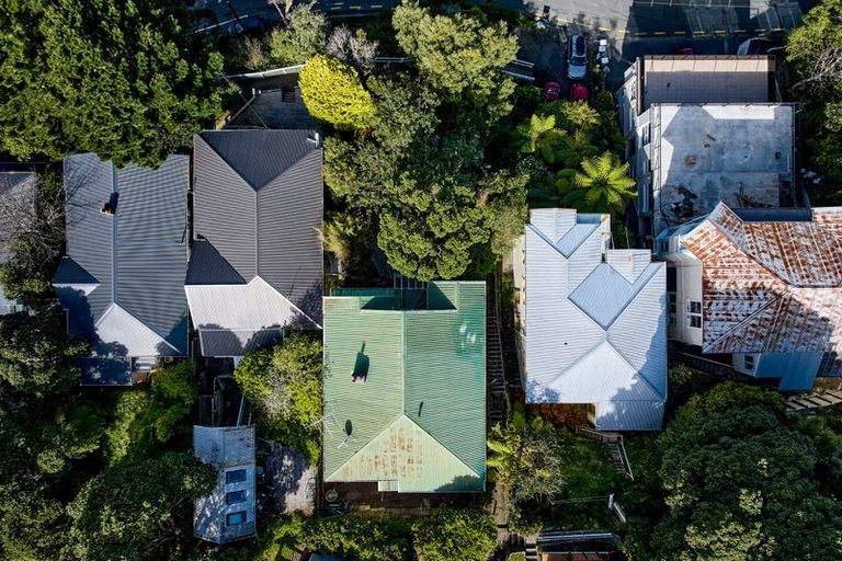 Photo of property in 64 Kelburn Parade, Kelburn, Wellington, 6012