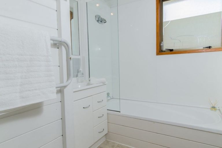 Photo of property in 2/80 Cobham Crescent, Kelston, Auckland, 0602