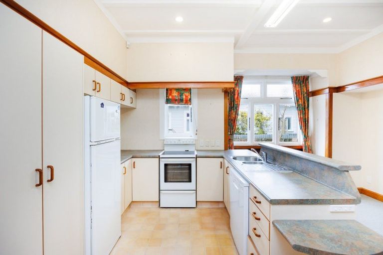 Photo of property in 19 Brightwater Terrace, Terrace End, Palmerston North, 4410