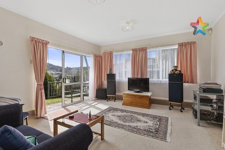 Photo of property in 33 Kingsley Street, Stokes Valley, Lower Hutt, 5019
