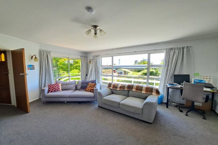 Photo of property in 10 Te Mara Place, Merrilands, New Plymouth, 4312