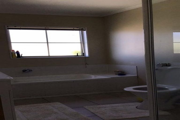 Photo of property in 13 Brashier Circle, Sunnyvale, Auckland, 0612