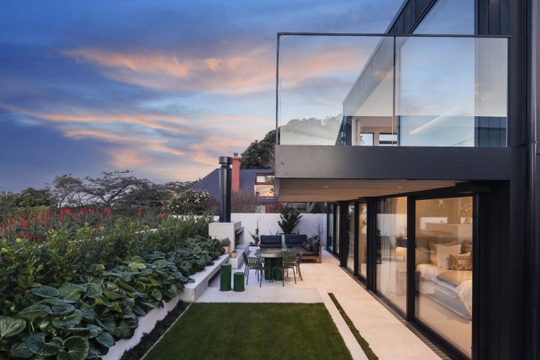 Photo of property in 8a Beachville Road, Redcliffs, Christchurch, 8081