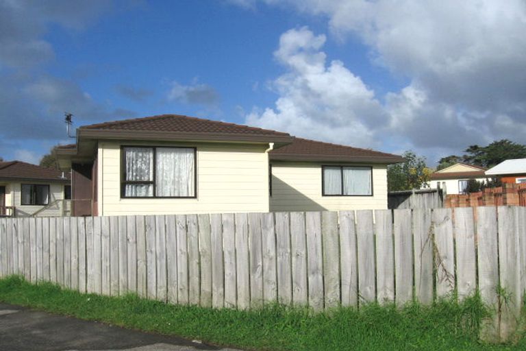 Photo of property in 1/221 Waitemata Drive, Ranui, Auckland, 0612