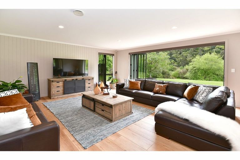 Photo of property in 257 Upper Waiwera Road, Puhoi, Silverdale, 0994