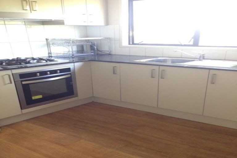 Photo of property in 121 Athena Drive, Totara Vale, Auckland, 0629