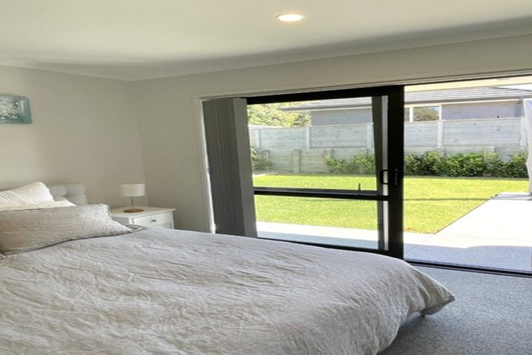 Photo of property in 17 Mooring Close, Whitby, Porirua, 5024