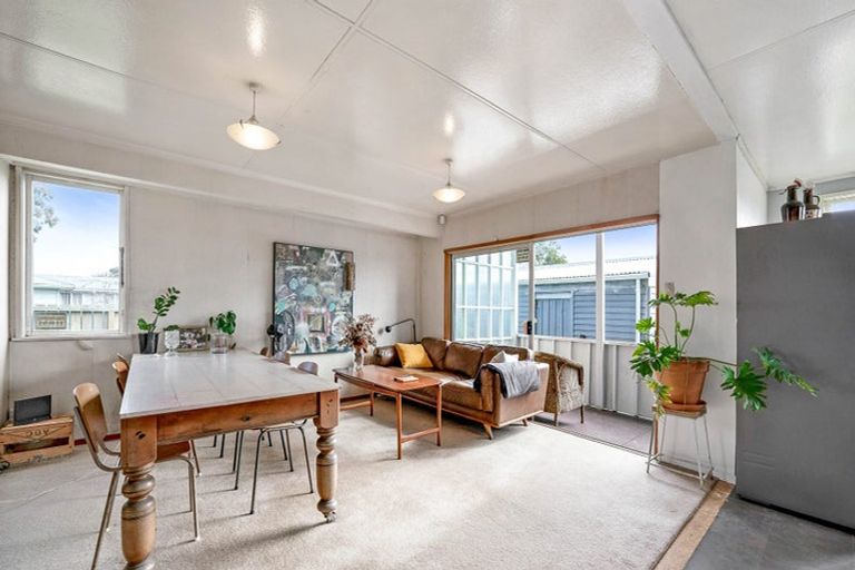 Photo of property in 74 Cranmere Crescent, Mangere East, Auckland, 2024