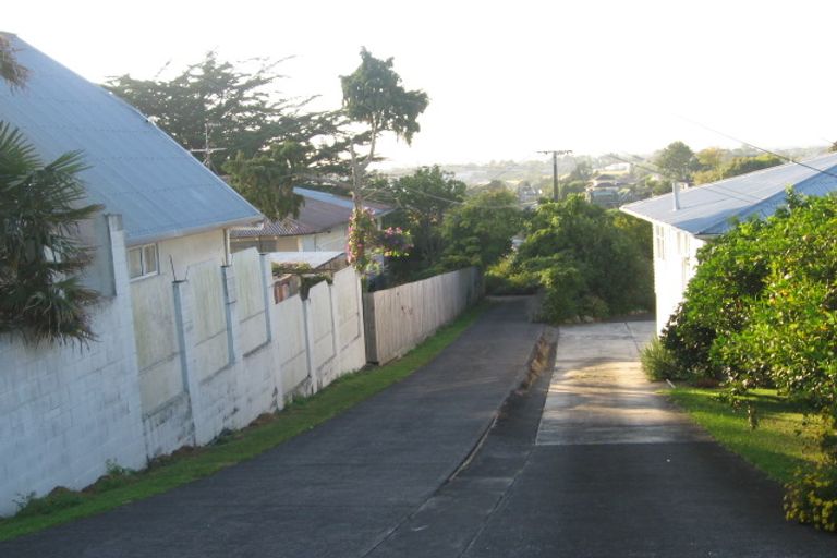 Photo of property in 547 Glenfield Road, Glenfield, Auckland, 0629