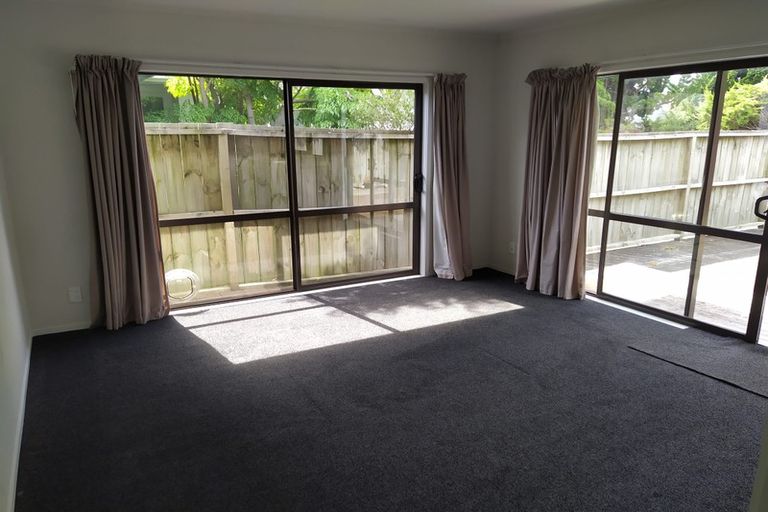 Photo of property in 1/462 East Coast Road, Windsor Park, Auckland, 0630