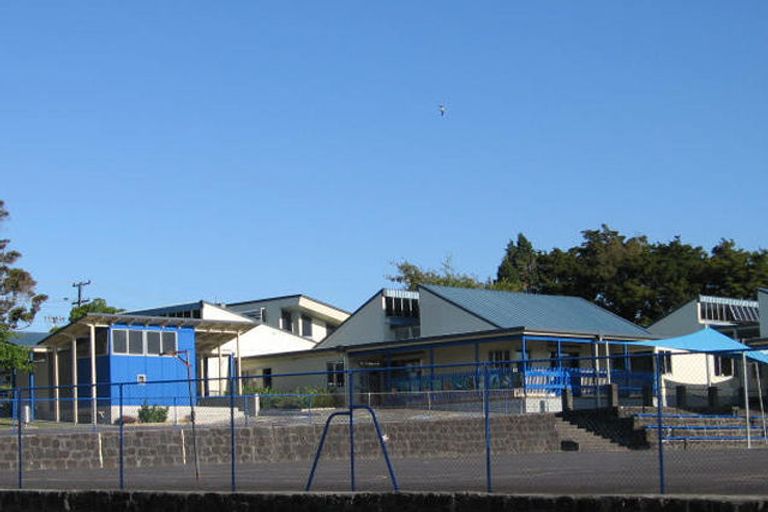 Photo of property in 77 Margan Avenue, New Lynn, Auckland, 0600