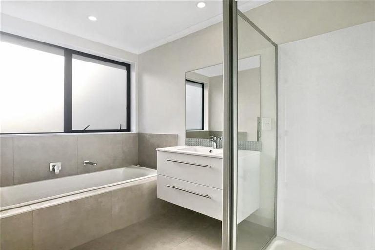 Photo of property in 28 Soaring Bird Drive, Takanini, 2112