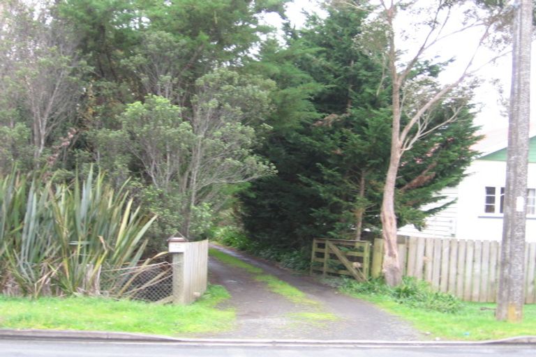 Photo of property in 72 Awaroa Road, Helensville, 0800
