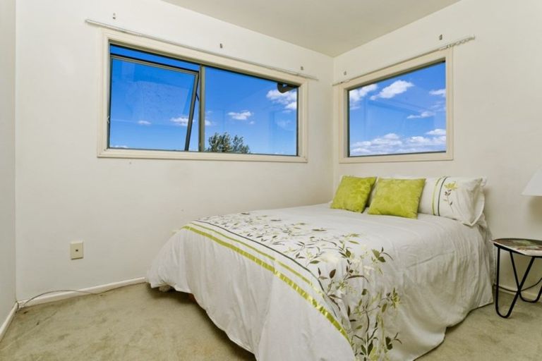 Photo of property in 26 Taroka Close, Pinehill, Auckland, 0632