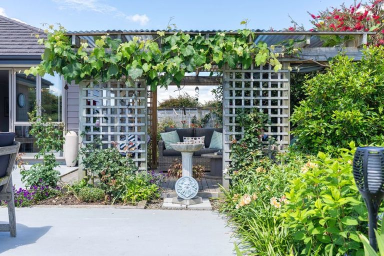 Photo of property in 1087 Queen Street East, Levin, 5571