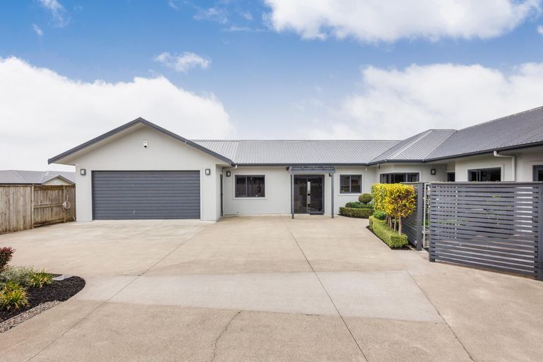 Photo of property in 37 Chestnut Close, Kelvin Grove, Palmerston North, 4414
