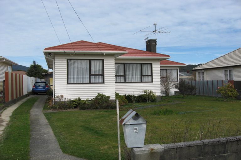 Photo of property in 5 Ashforth Street, Wainuiomata, Lower Hutt, 5014