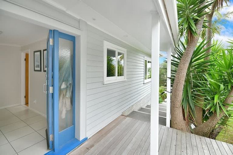 Photo of property in 584 Beach Road, Rothesay Bay, Auckland, 0630