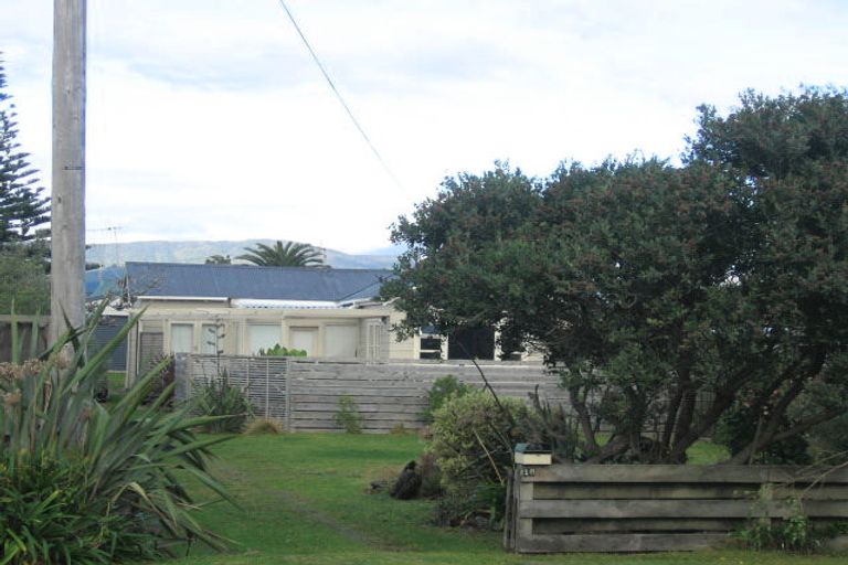 Photo of property in 16 Babbacombe Avenue, Otaki Beach, Otaki, 5512