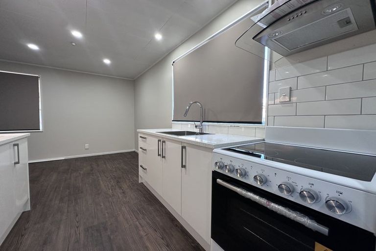 Photo of property in 2/30 Kennington Drive, Clendon Park, Auckland, 2103